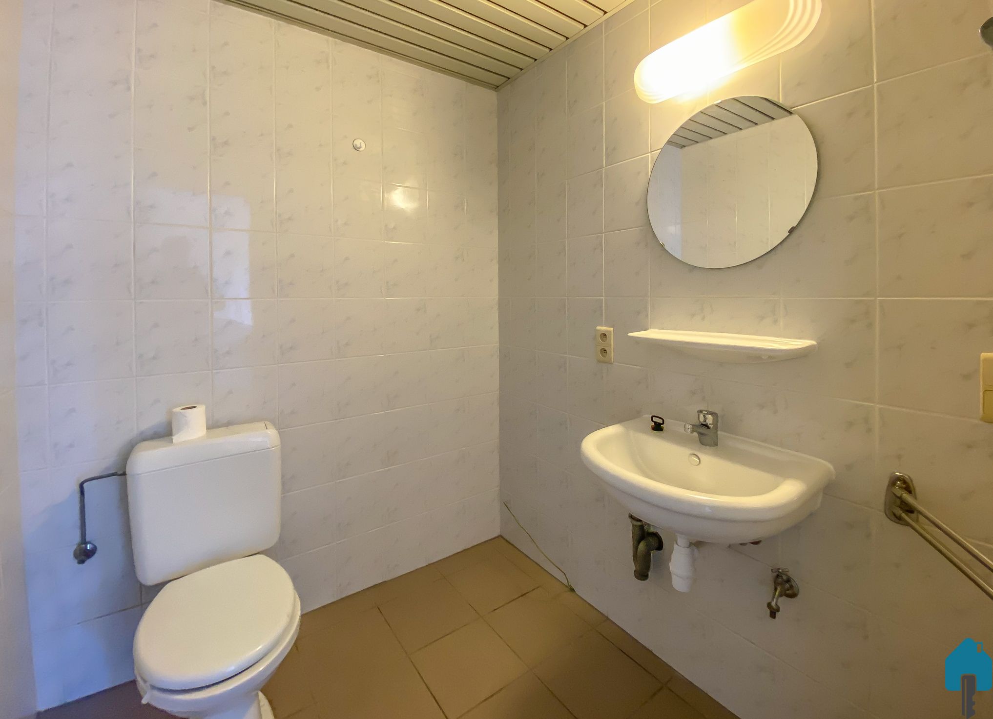 Ruime flat met autostaanplaats foto 10