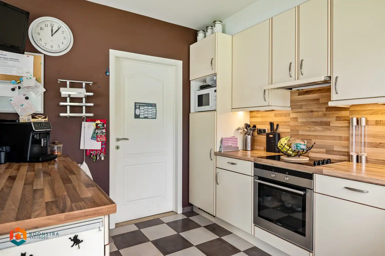 Instapklare woning met 5 slpkrs, zwembad en leuke tuin te Schiplaken foto 8