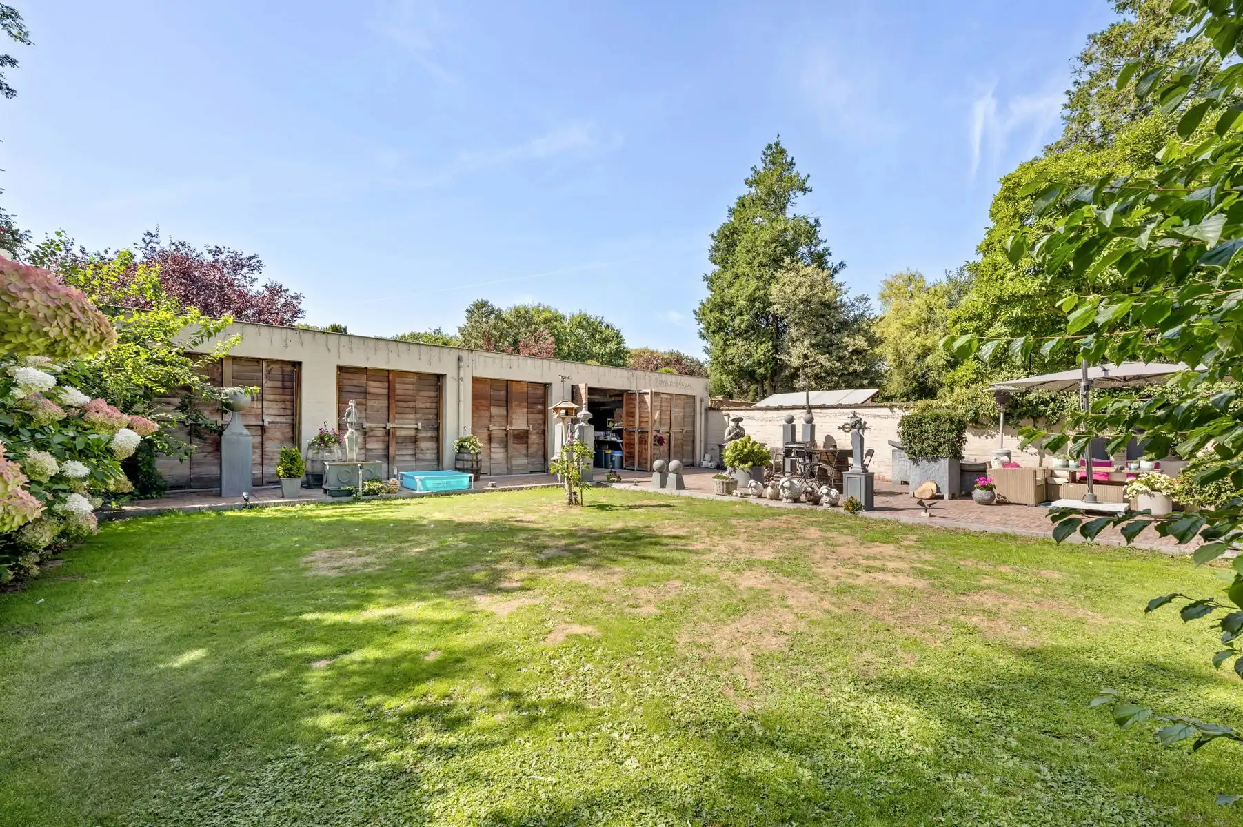 Grote woning met tal van mogelijkheden foto 34