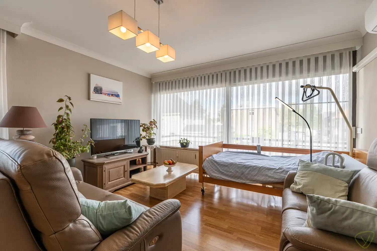 Prachtig en ruim hoekappartement in een rustige residentie nabij de Markt van Eeklo! foto 5