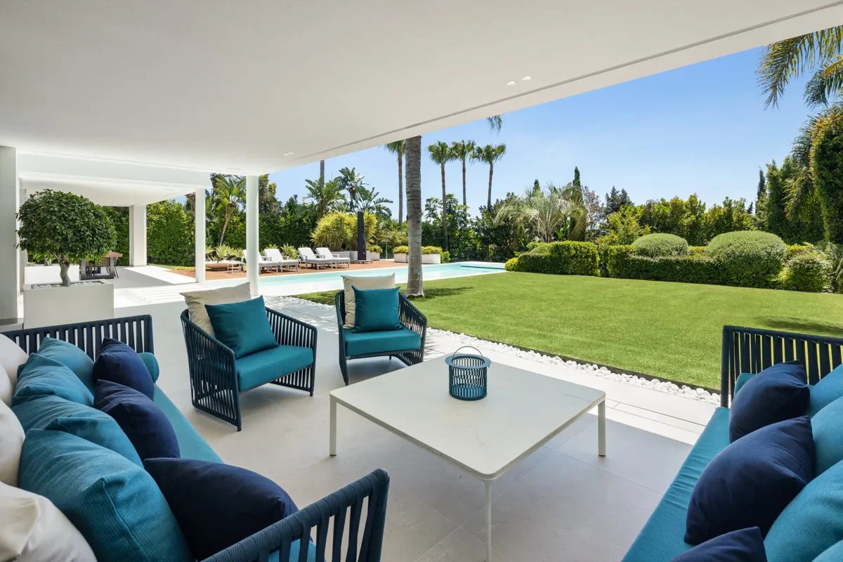 Exclusieve Award-winnende villa in Marbesa: luxe wonen op slechts stappen van het strand! foto 10