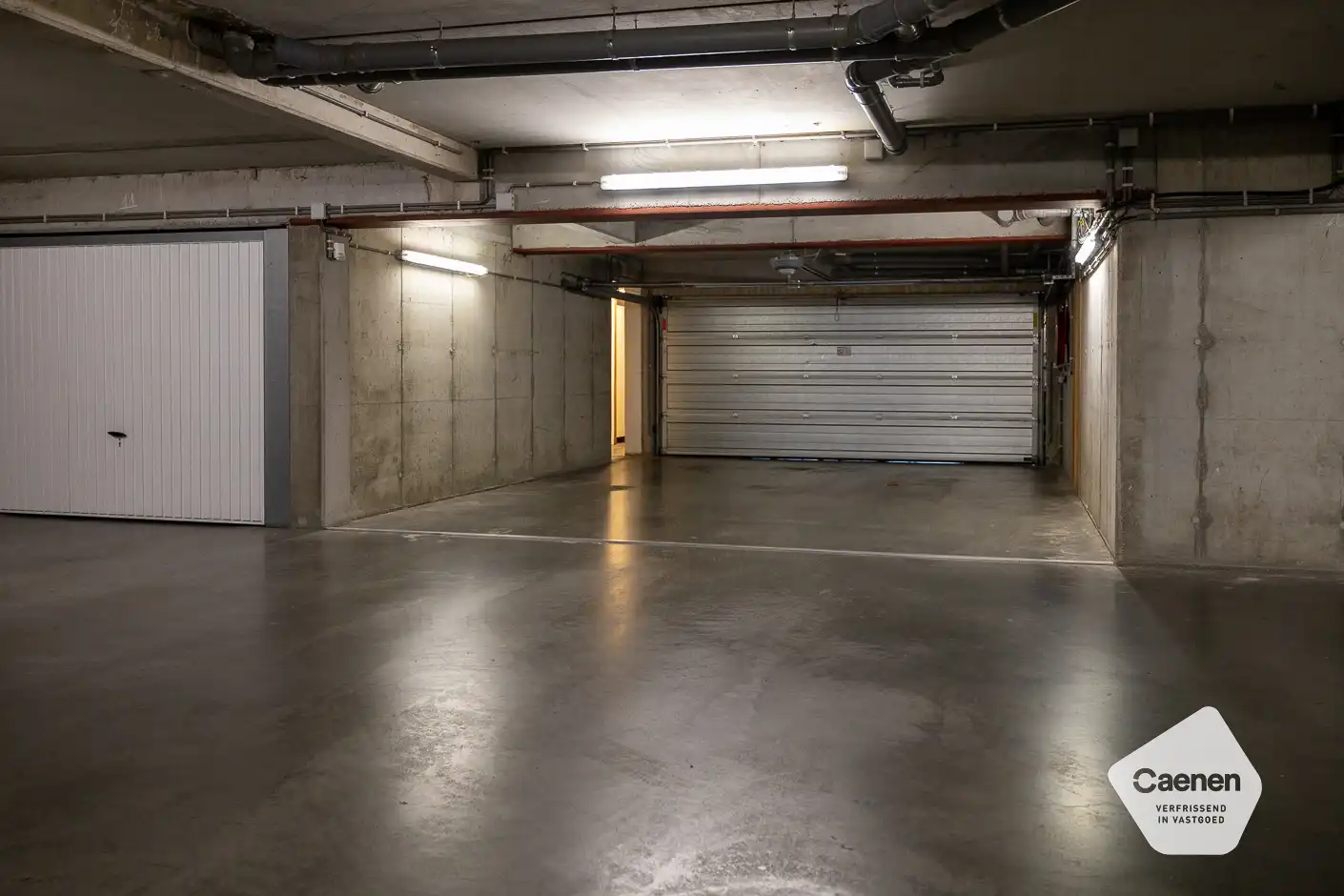 Ruim woonappartement in goede staat foto 14