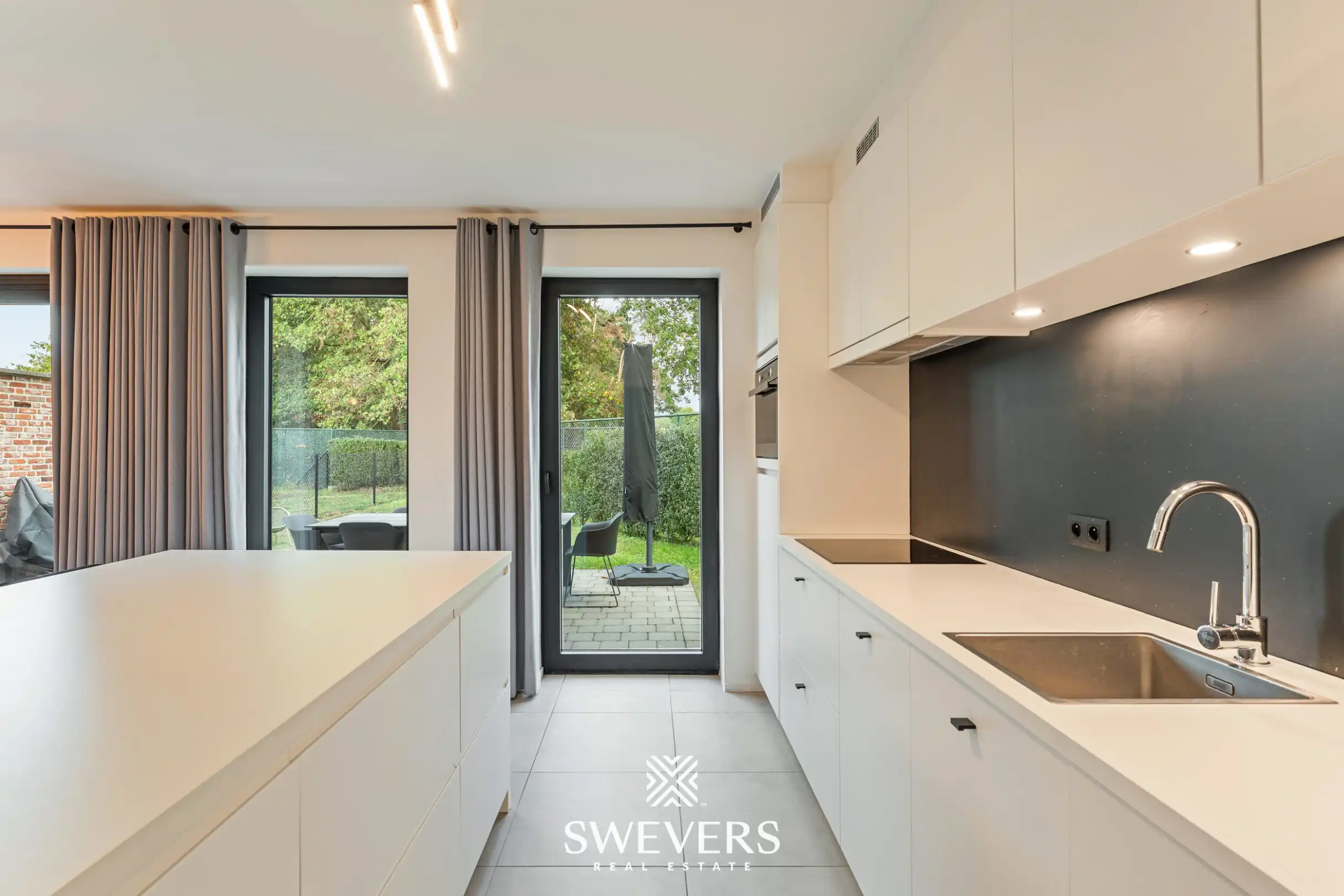Instapklaar gelijkvloers 2 slpk-appartement met terras en tuin in Heusden. foto 13