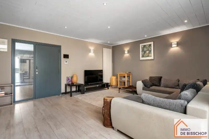 Instapklare woning met 3 slaapkamers, tuin en garage foto 4