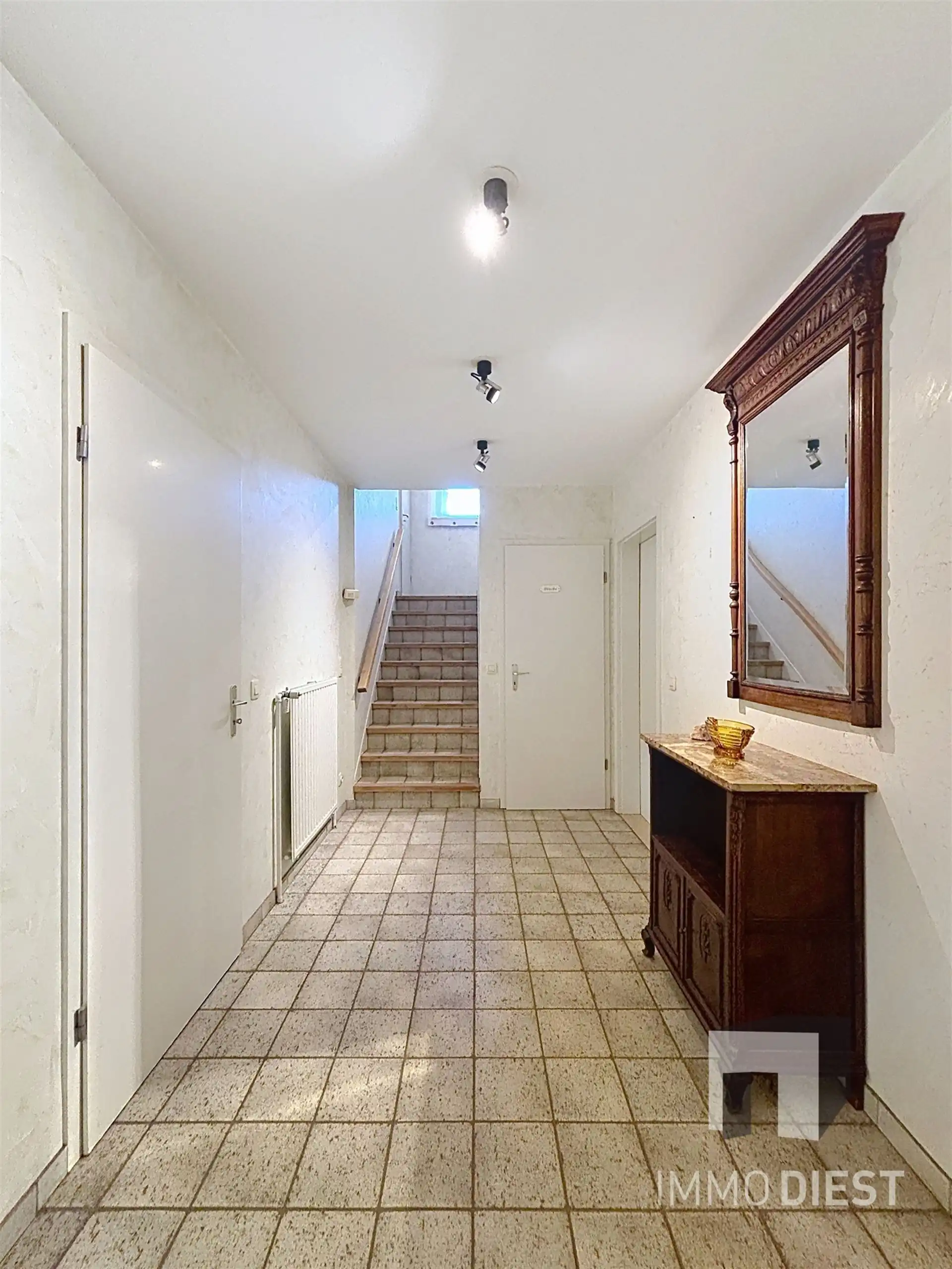 Prachtig gelegen villa met uniek ontwerp op 57a 74ca én achterliggende vijvers op 75a 54ca. foto 22