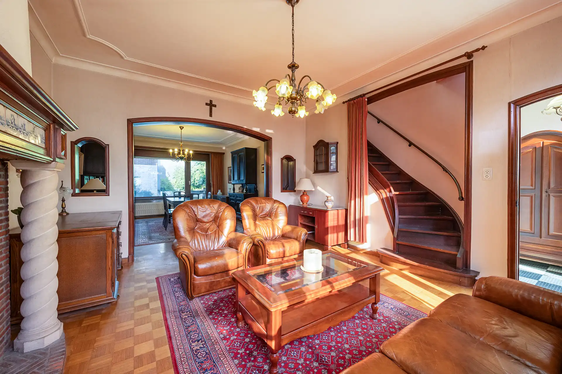 Karaktervolle bel-étage woning met garage en tuin foto 2