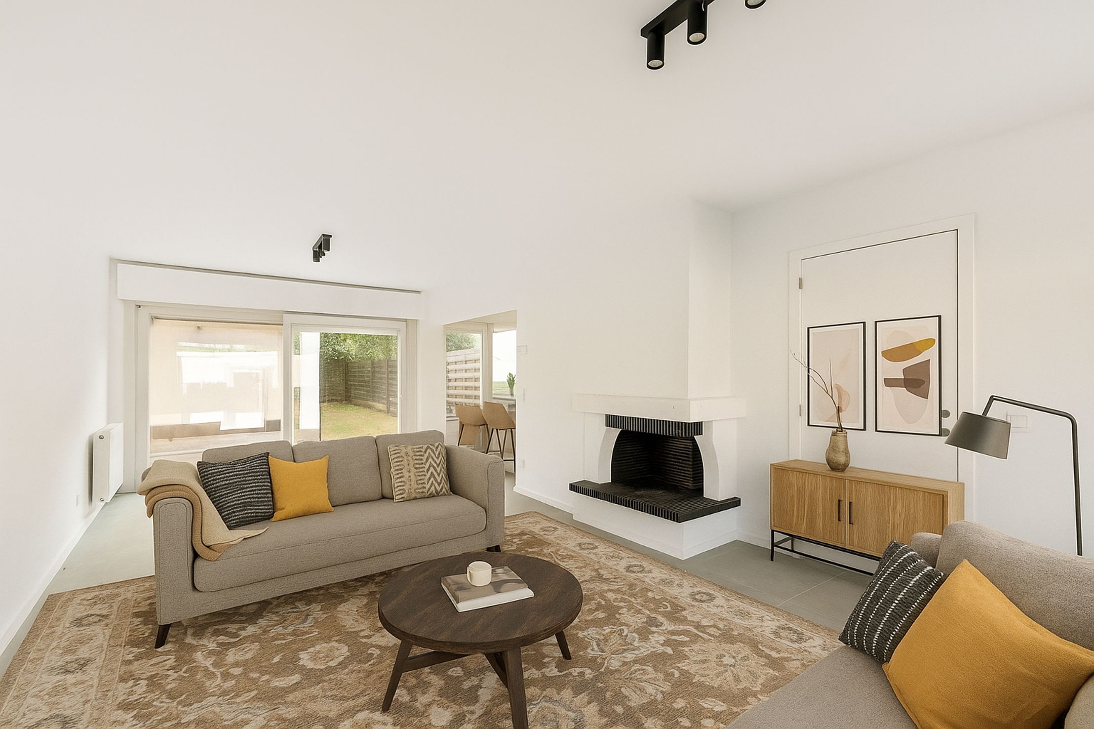 Volledig GERENOVEERDE woning met ZONNIGE TUIN en 3 SLK foto 2