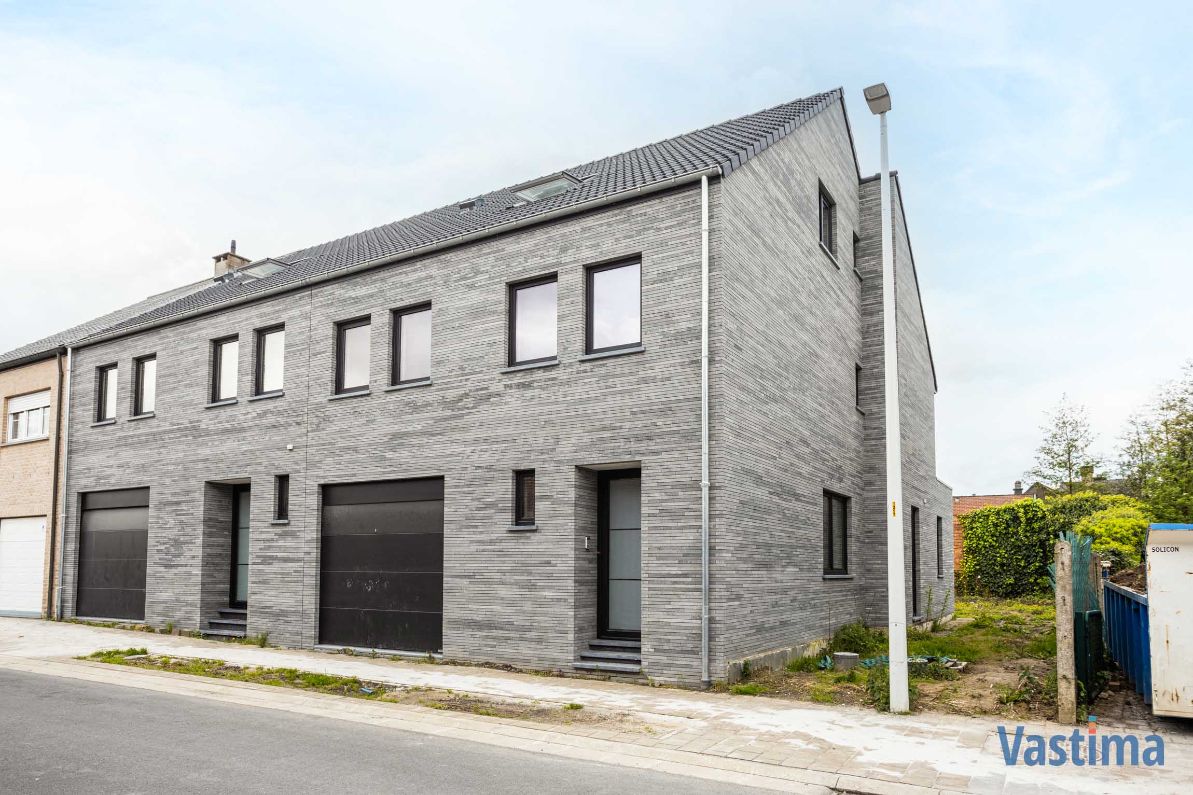 Nieuwbouw halfopen woning met 3 slaapkamers, garage en tuin foto 3