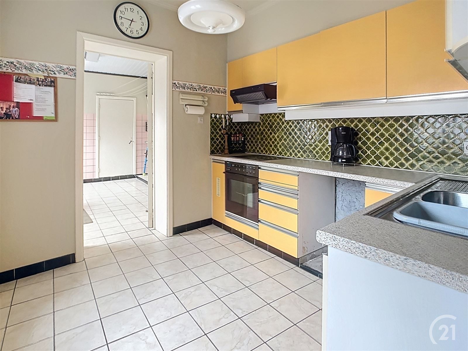 3 gevelwoning met loods (248m2) en garage foto 12