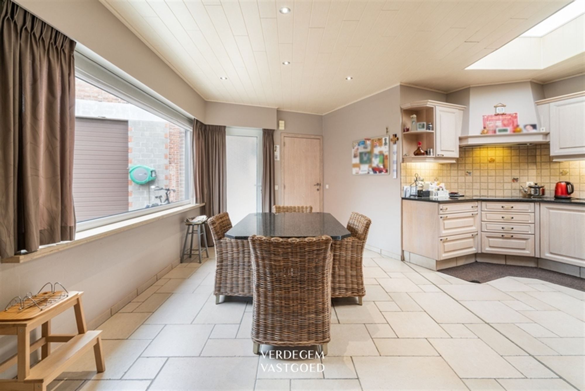Karaktervolle woning met 3 slaapkamers en loods van 108m² foto 6