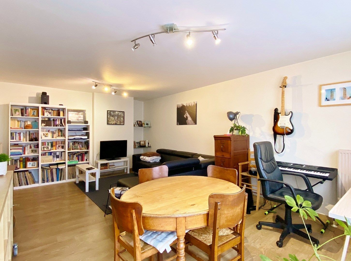 Ieper - Ruim instapklaar appartement met terras op centrale ligging - met garage foto 4