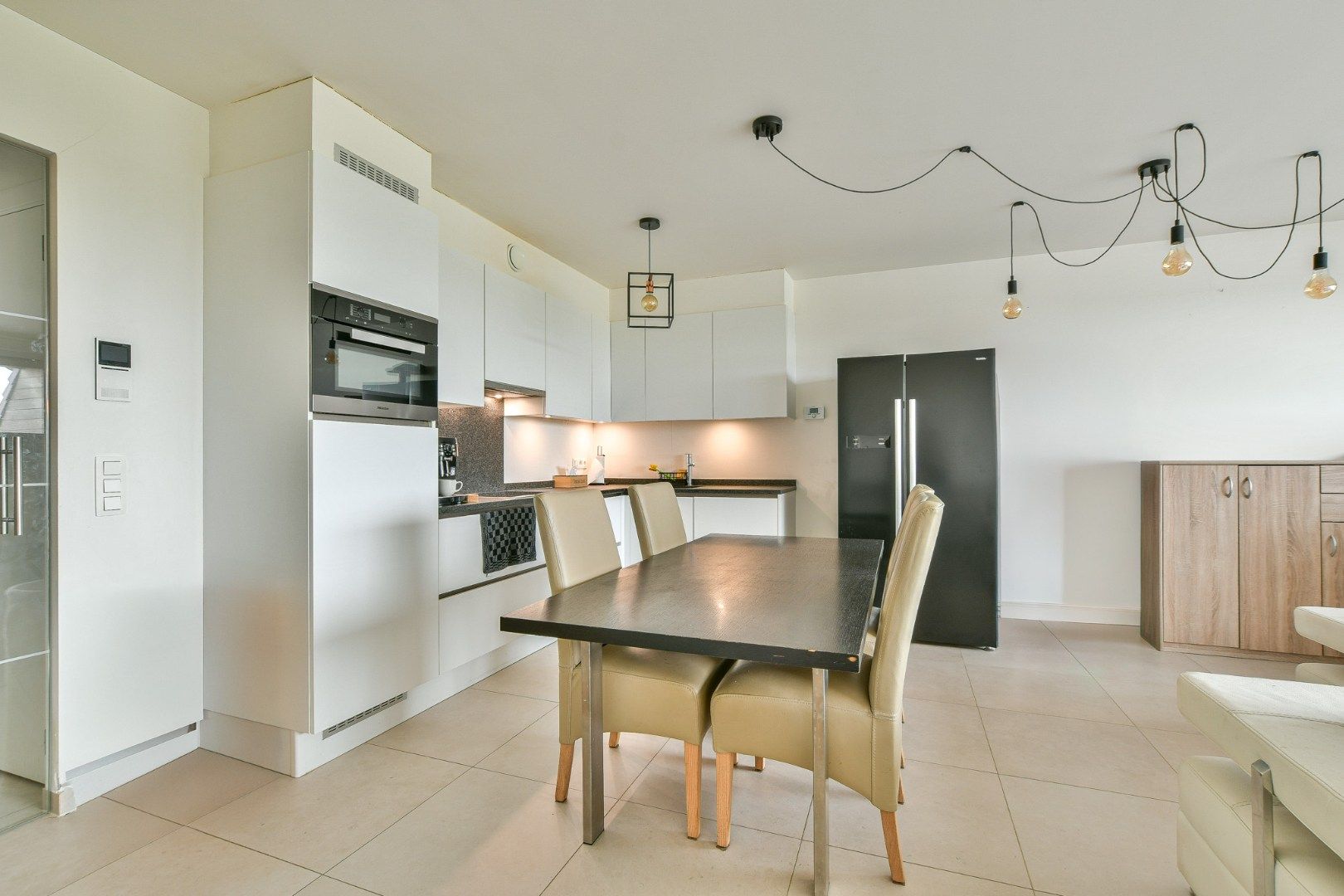 Modern 2-slaapkamerappartement op de derde verdieping met terras nabij duinen en strand, De Haan foto 4