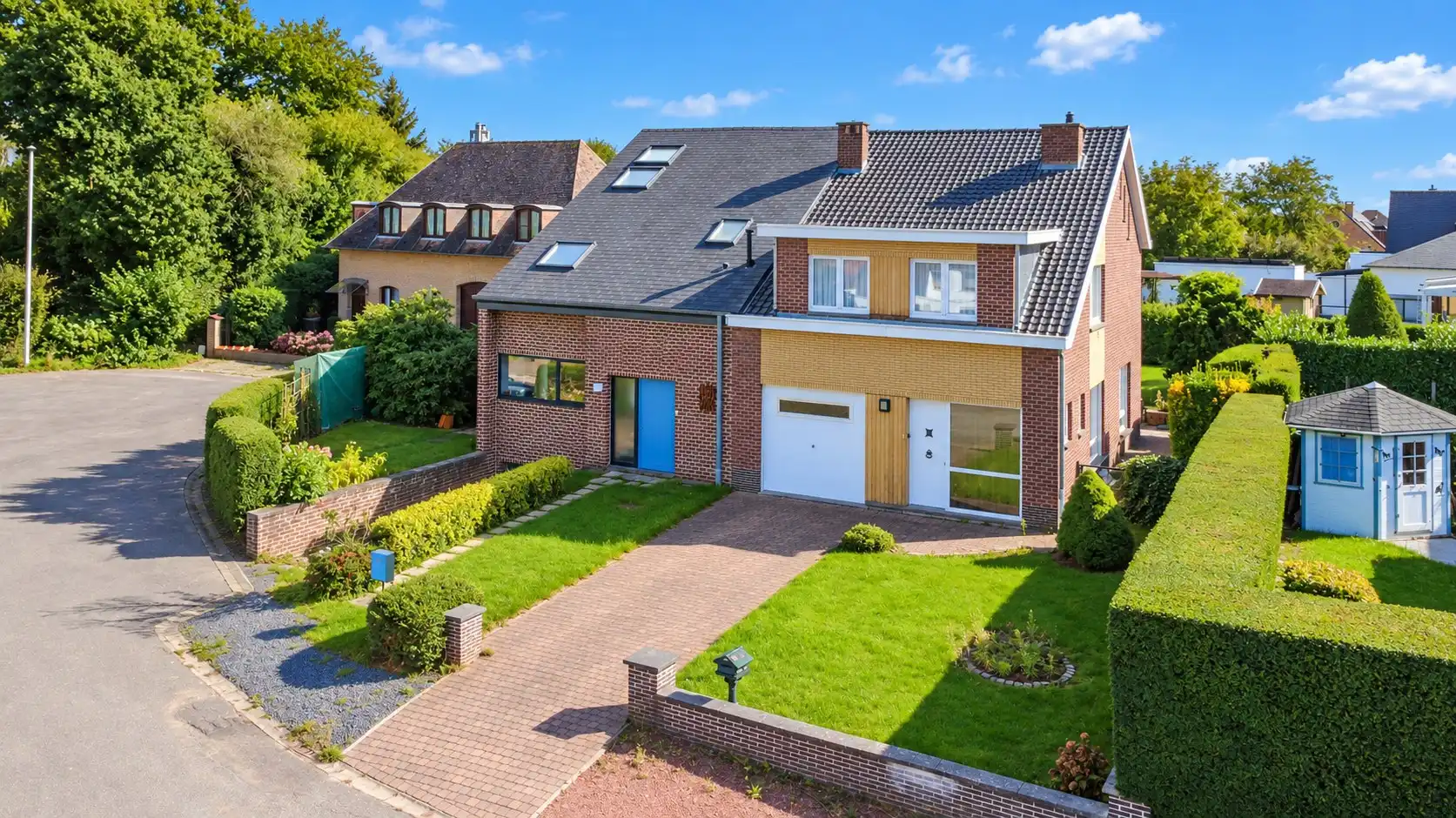 RUSTIG GELEGEN WONING MET 4 SLP, GARAGE & ZUID-TUIN ! foto {{pictureIndex}}