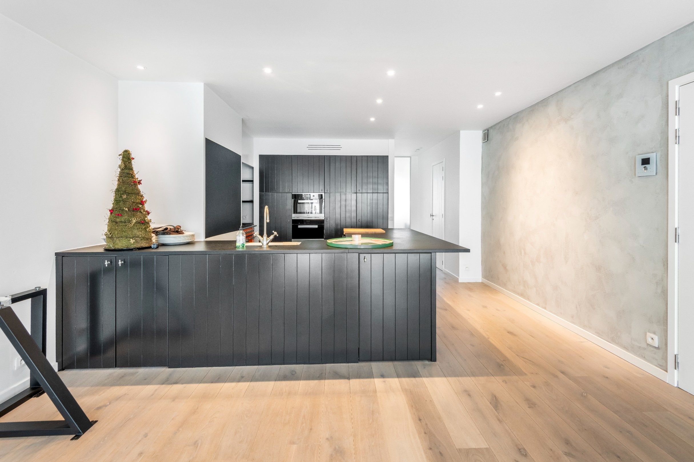 Ruim woonappartement gelegen op wandelafstand van de Zeedijk en het centrum van Knokke. Aankoop inpandige box mogelijk. foto 7