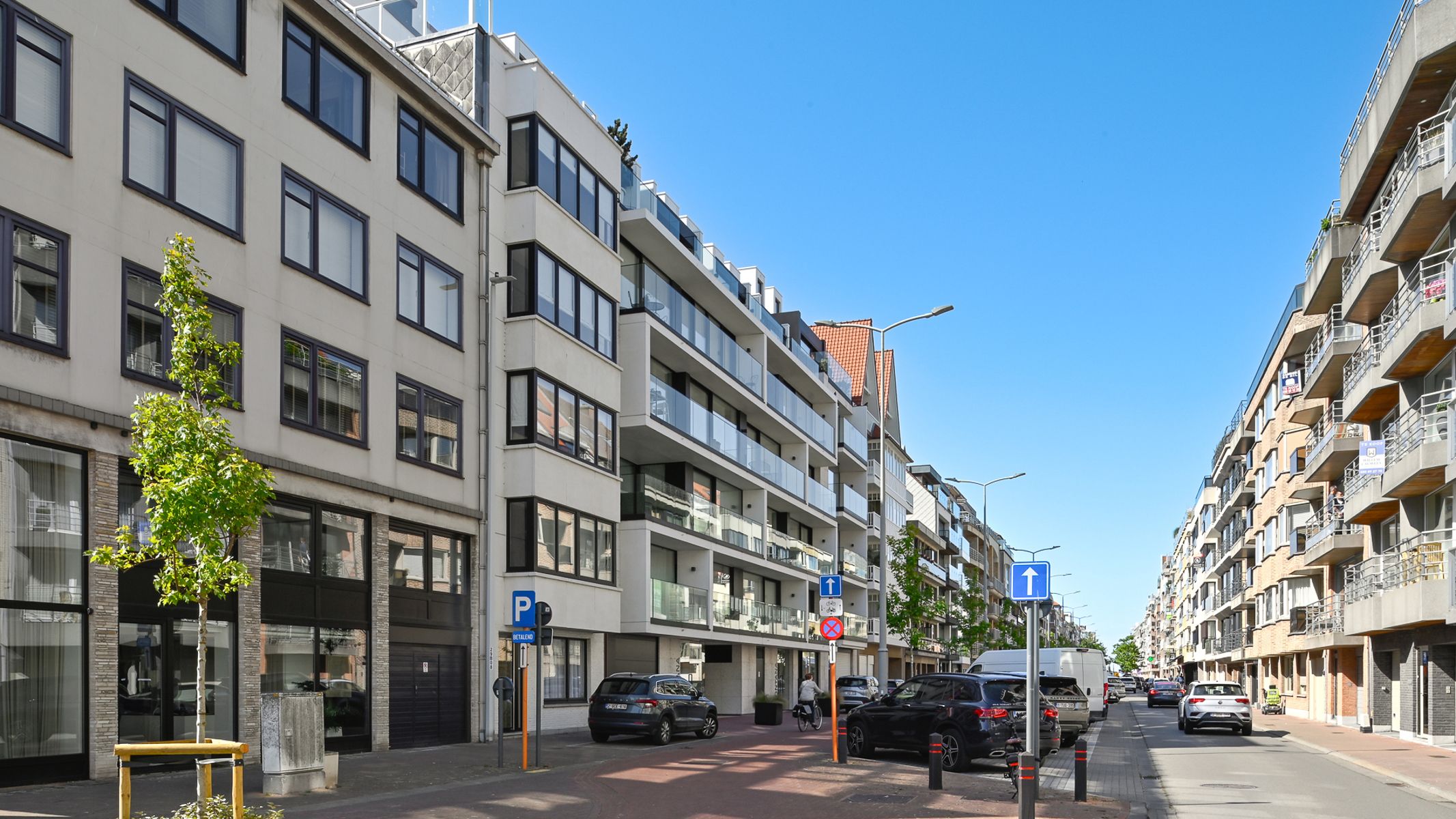Stijlvol nieuwbouwappartement (2023) met zonneterrassen, op toplocatie vlak bij strand en winkels foto 29