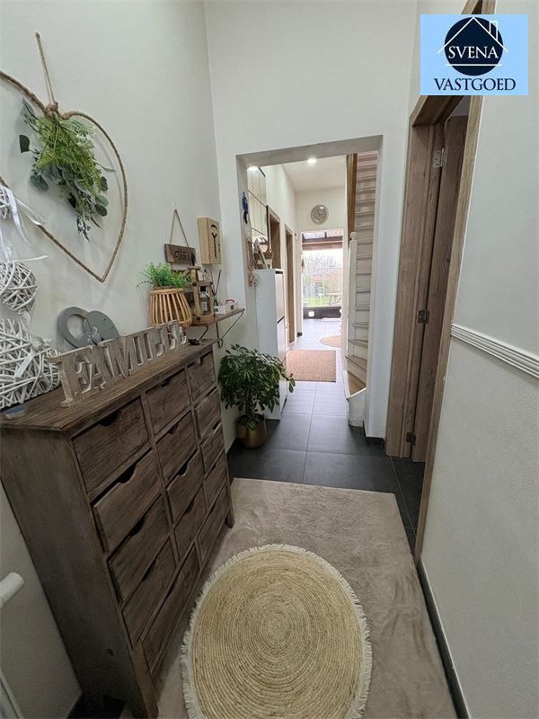 ZEER MOOIE EN EIGENTIJDSE WONING MET 4 SLAAPKAMERS foto 2