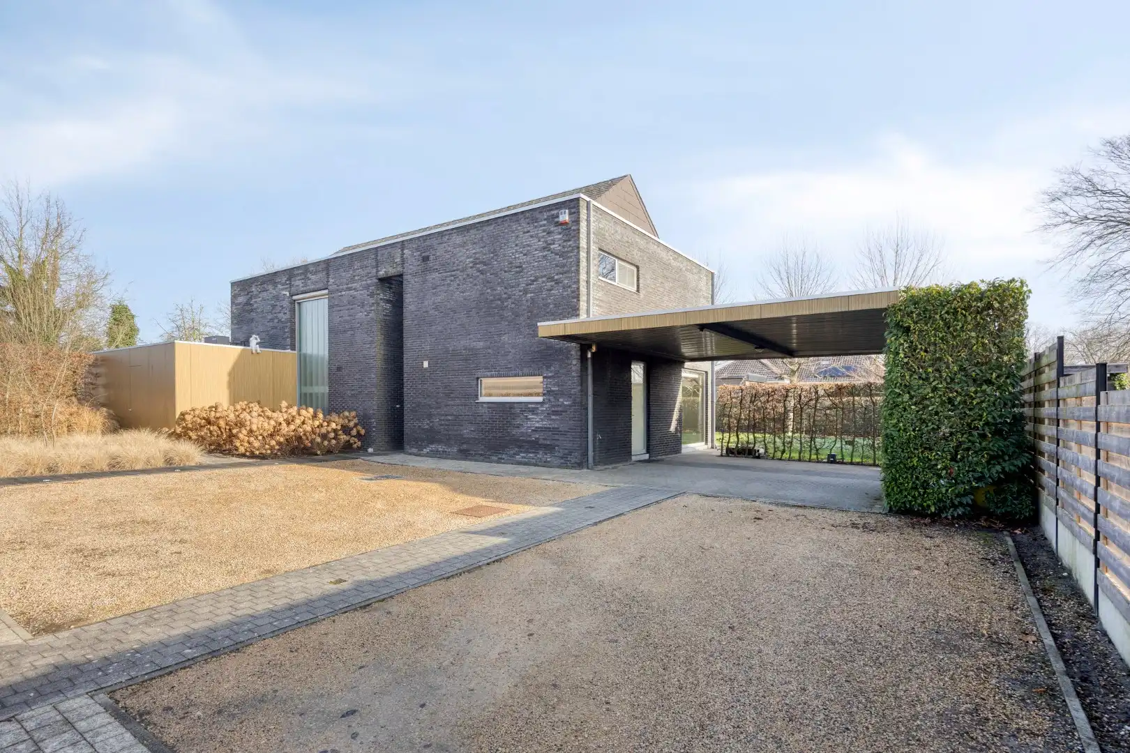Moderne, ruim ingedeelde woning op een mooi perceel van 13 are met zwembad. foto 38