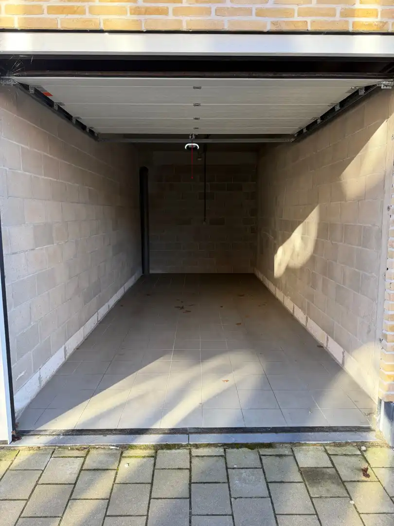 Garagebox foto {{pictureIndex}}