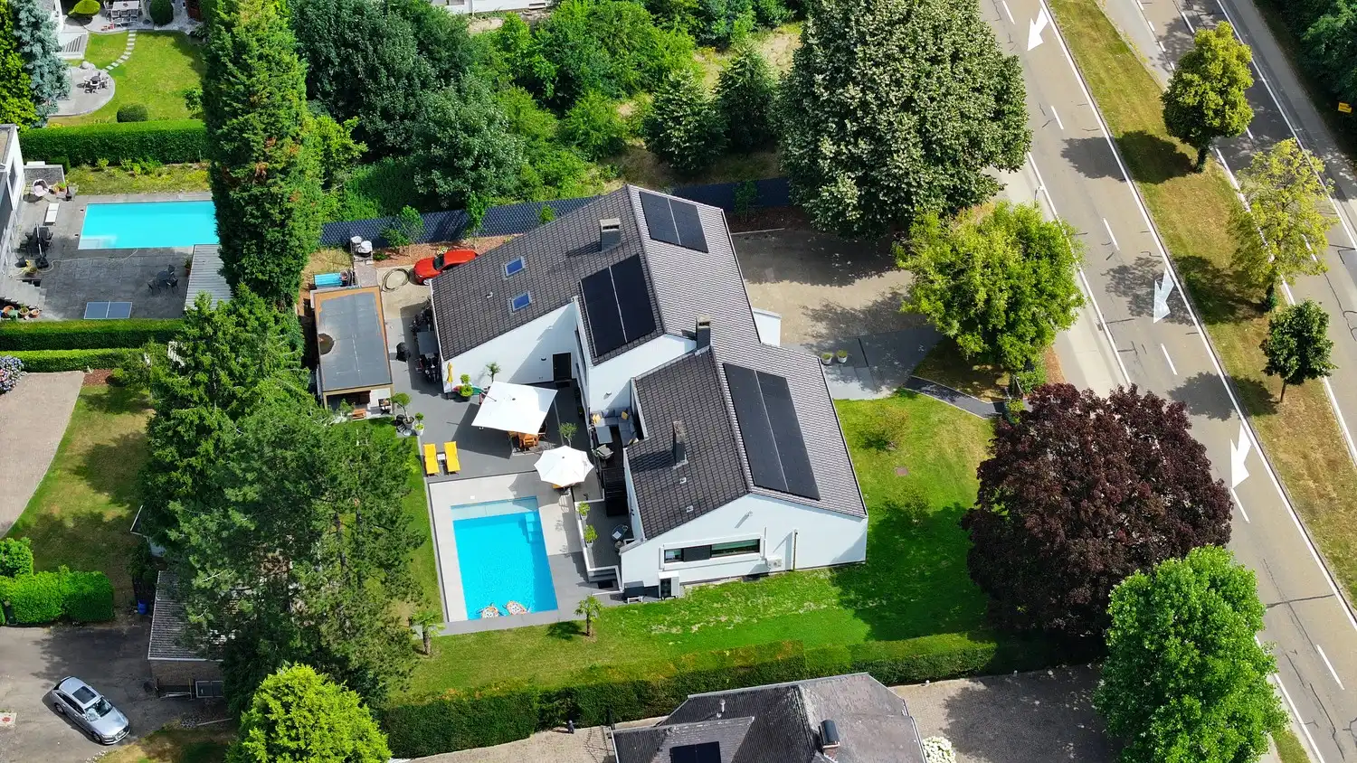 Exclusieve kantoorvilla met zwembad & poolhouse foto {{pictureIndex}}