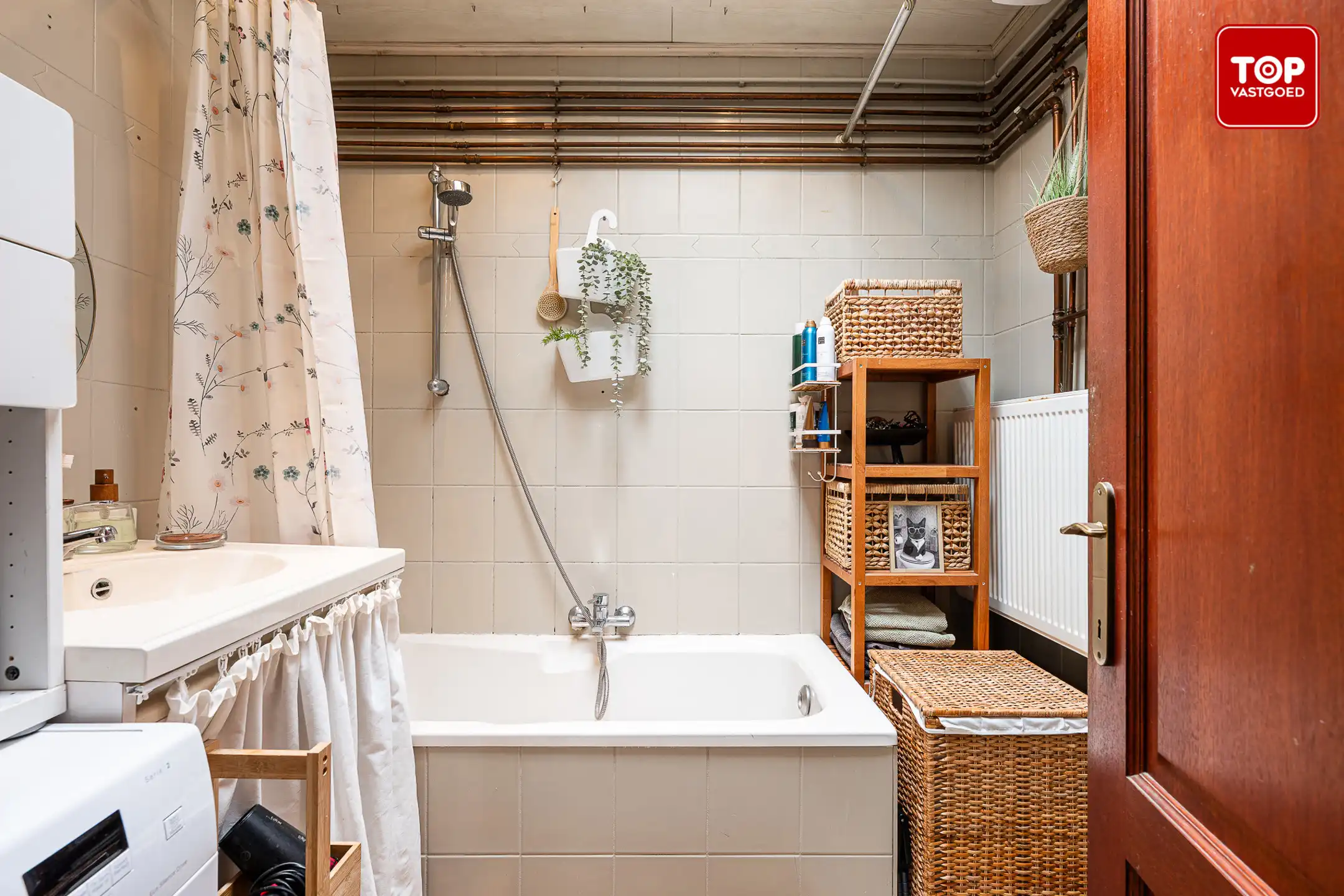 Op te frissen halfopen bebouwing met leuke tuin. foto 12