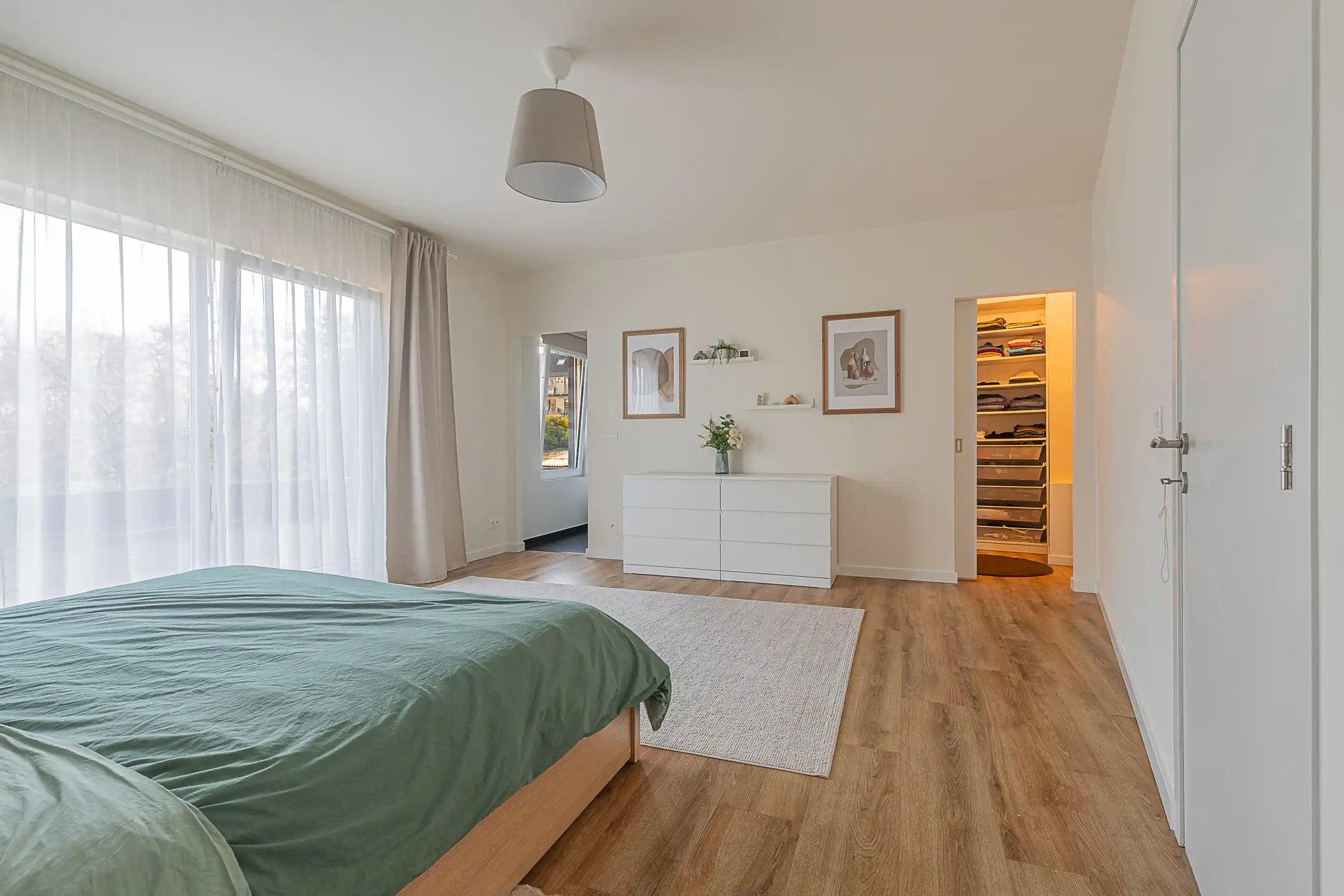 HERZELE- Recent gerenoveerde woning op centrale locatie  foto 16