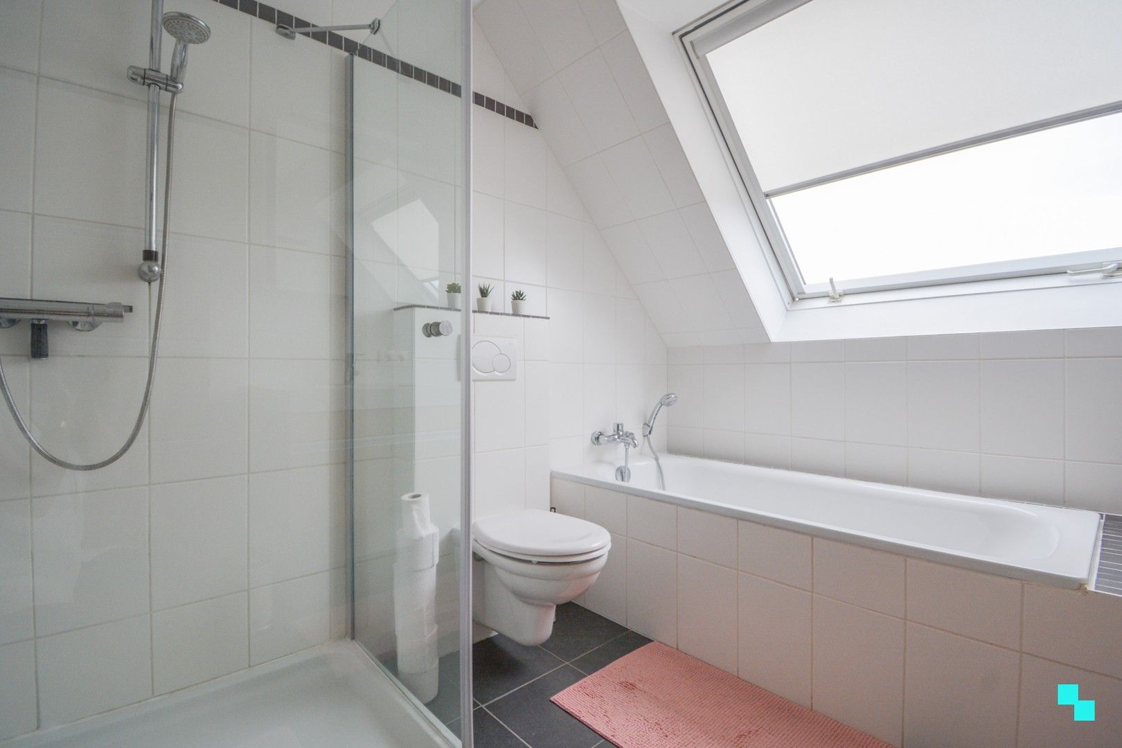 Smaakvol gerenoveerde woning met garage achteraan te Roeselare foto 23