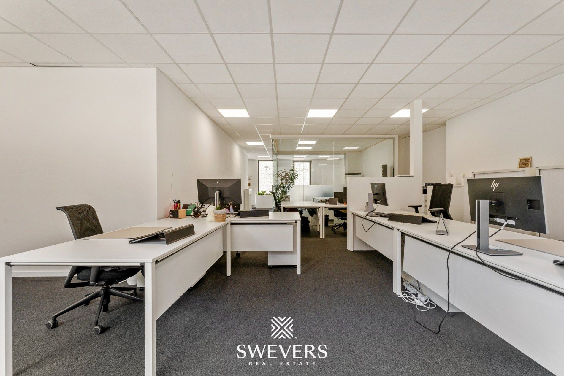 Instapklaar handelspand van 127 m² op toplocatie in Beringen foto 4