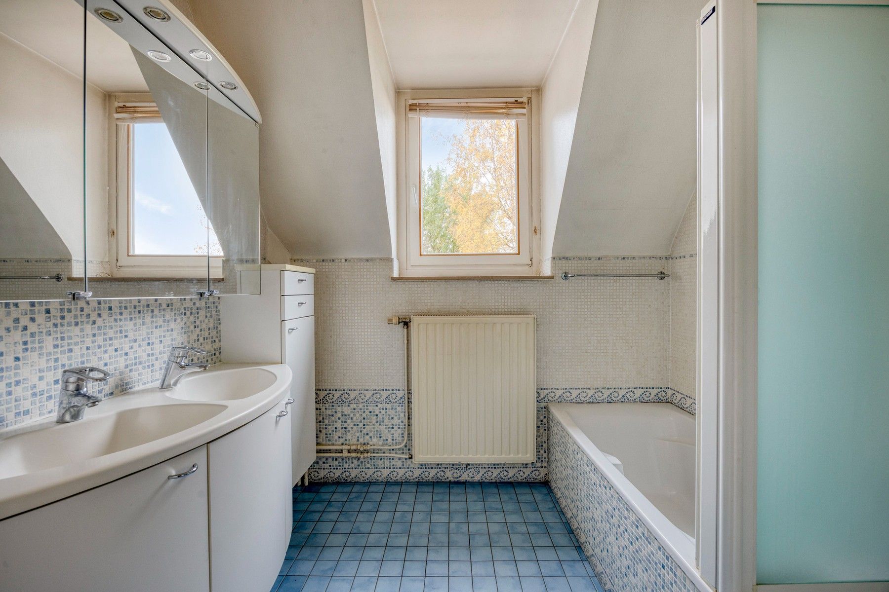 Gezinswoning met 6 slaapkamers op een perceel van 12a foto 15