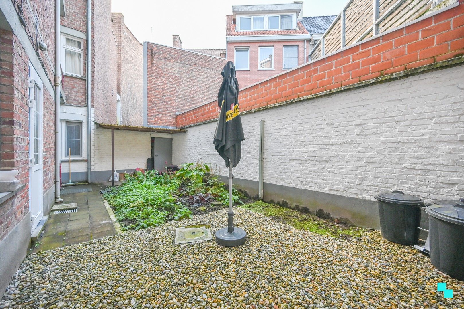 Stijlvol gerenoveerd appartement in hartje Kortrijk foto 8