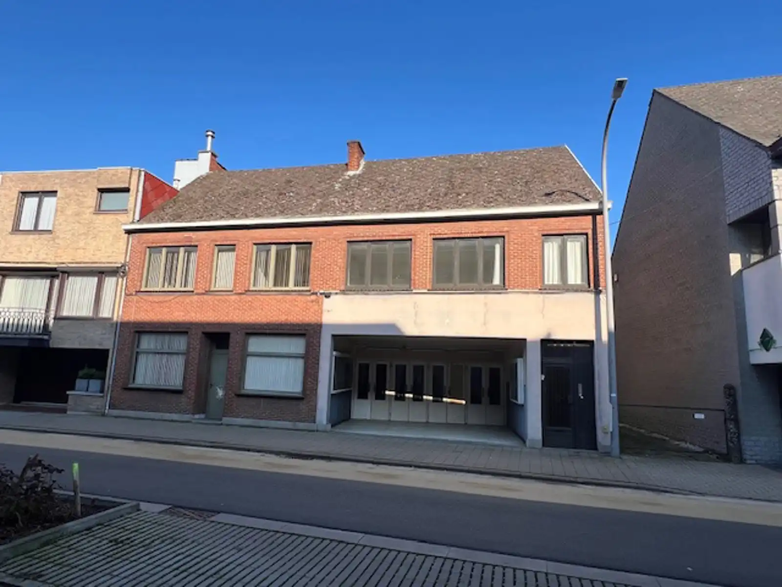 Projectgebouw (vroegere cinema met appartement en woning) foto 9