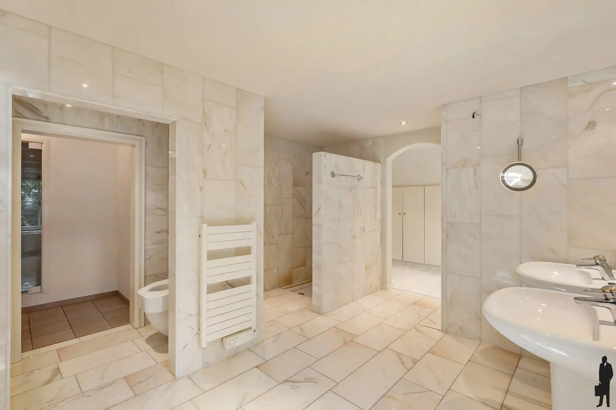 Op absolute toplocatie gelegen villa! foto 23