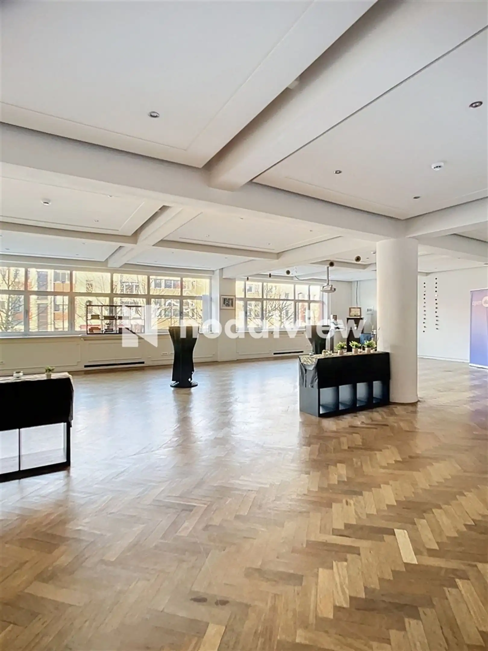 Gerenoveerd kantoorgebouw te huur foto 4
