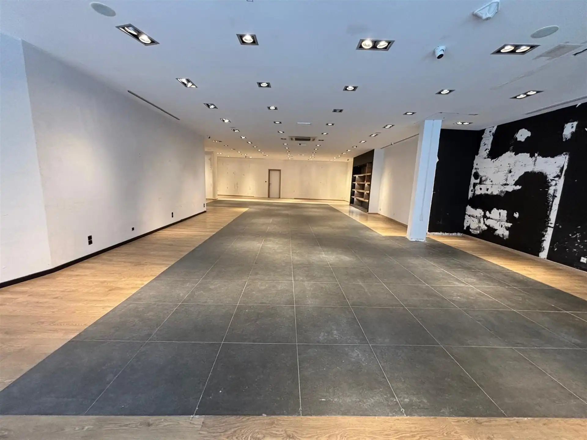 Uitstekend gelegen handelspand 150m², met 137m² opslagruimte en keuken foto 6