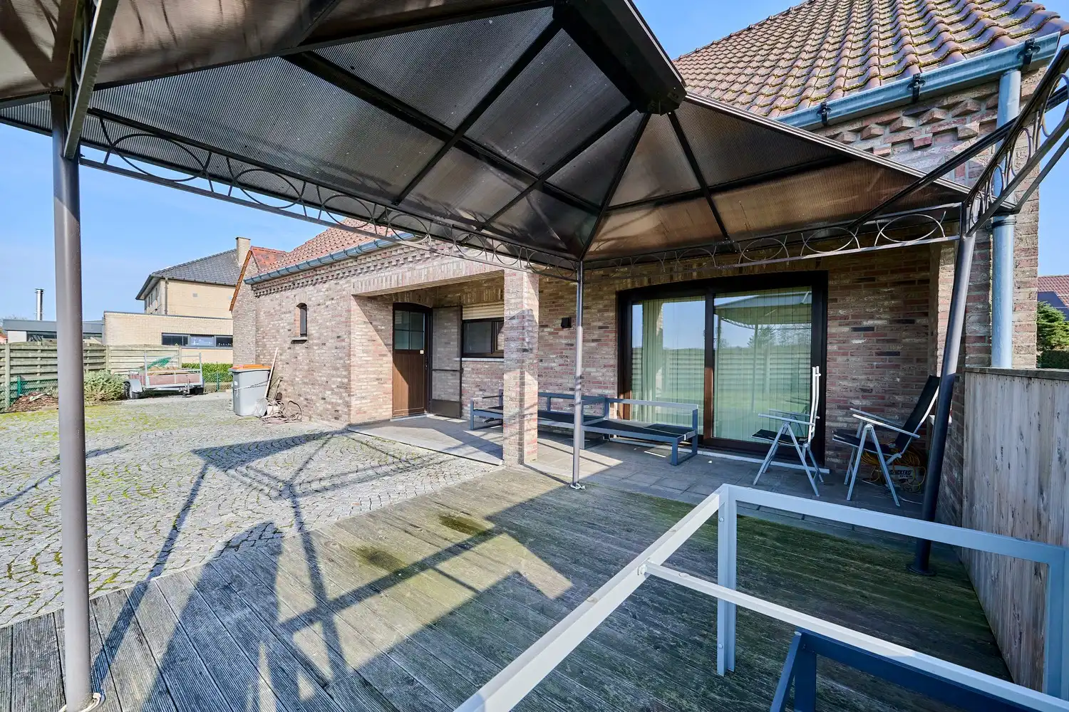 Heel goed onderhouden landhuis met inpandige garage en 3 ruim bemeten slaapkamers in landelijke omgeving foto 21