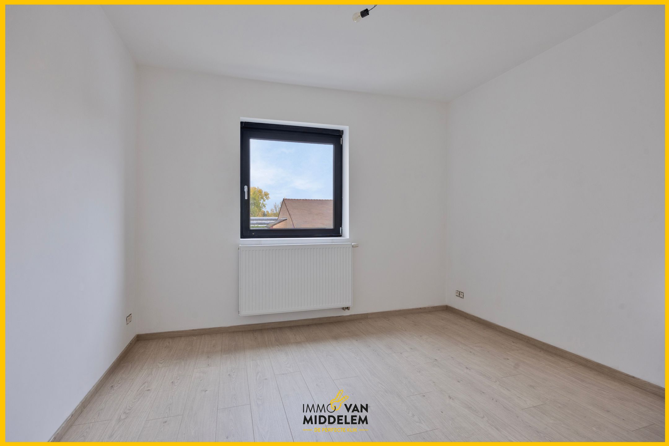 INSTAPKLARE NIEUWBOUWWONING MET 4 KAMERS, GARAGE EN TUIN foto 11