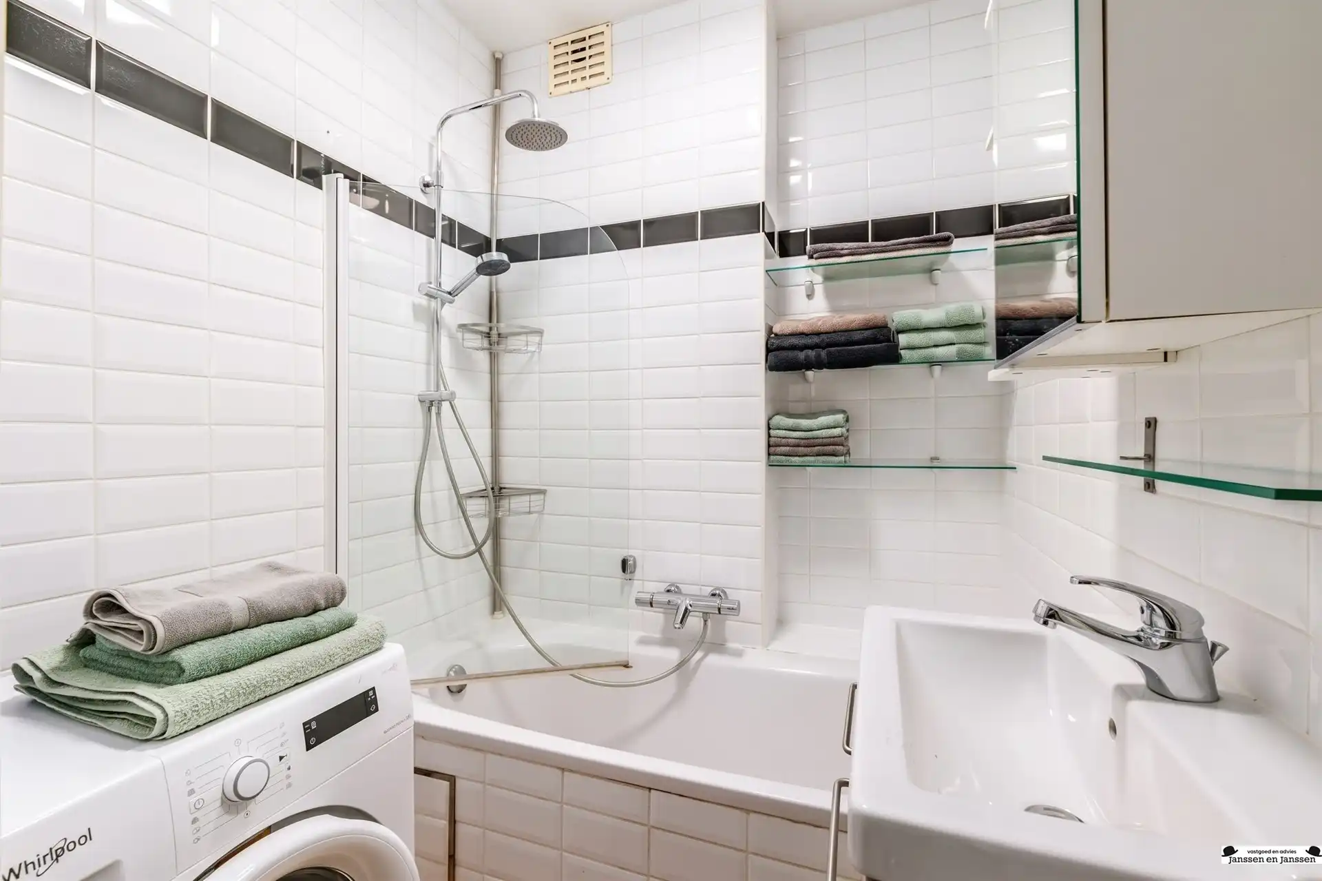 Instapklaar 2-slaapkamer appartement met terras foto 10