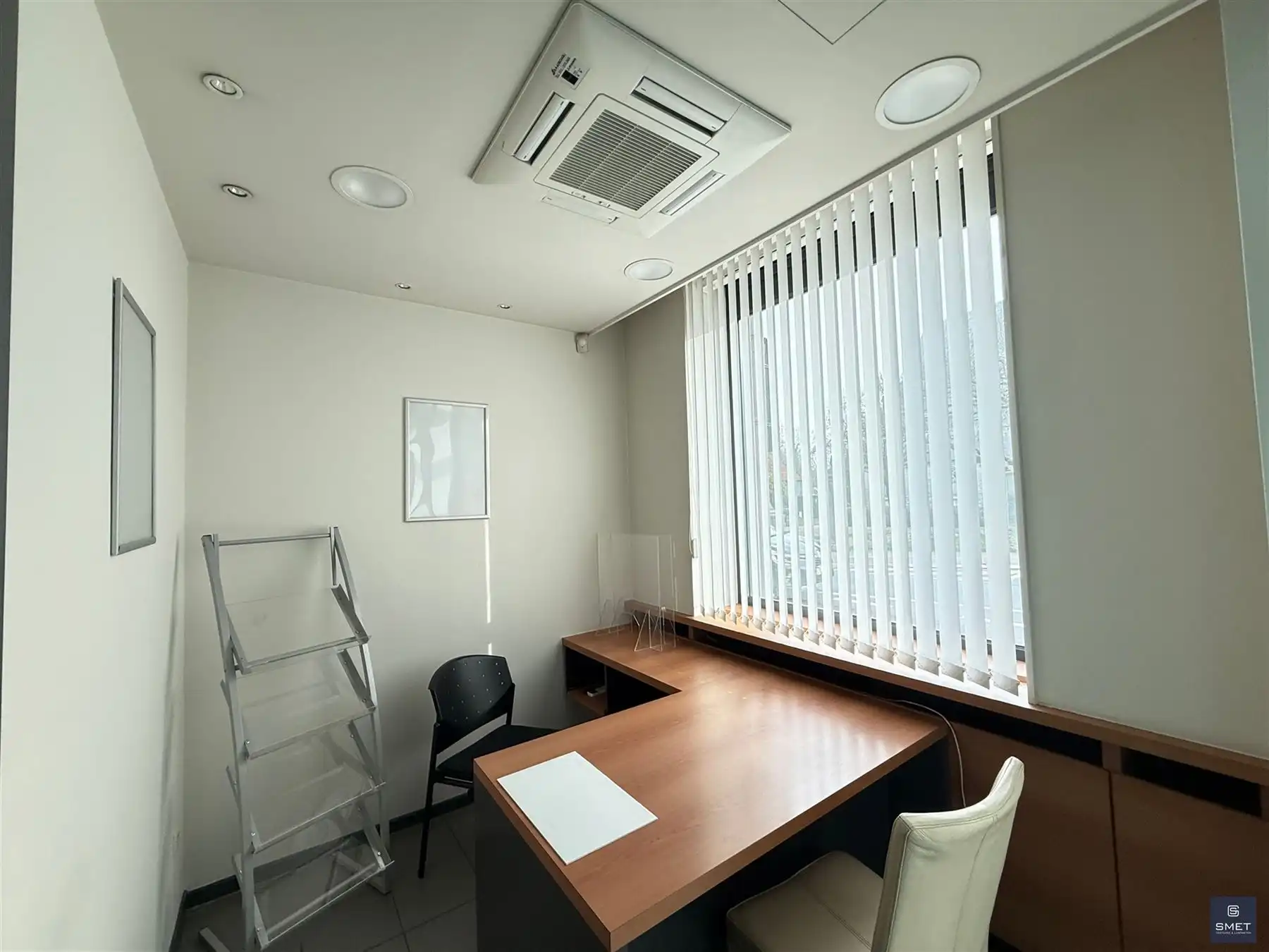 Gelijkvloerse handel-/kantoorsruimte met riant woonhuis foto 4