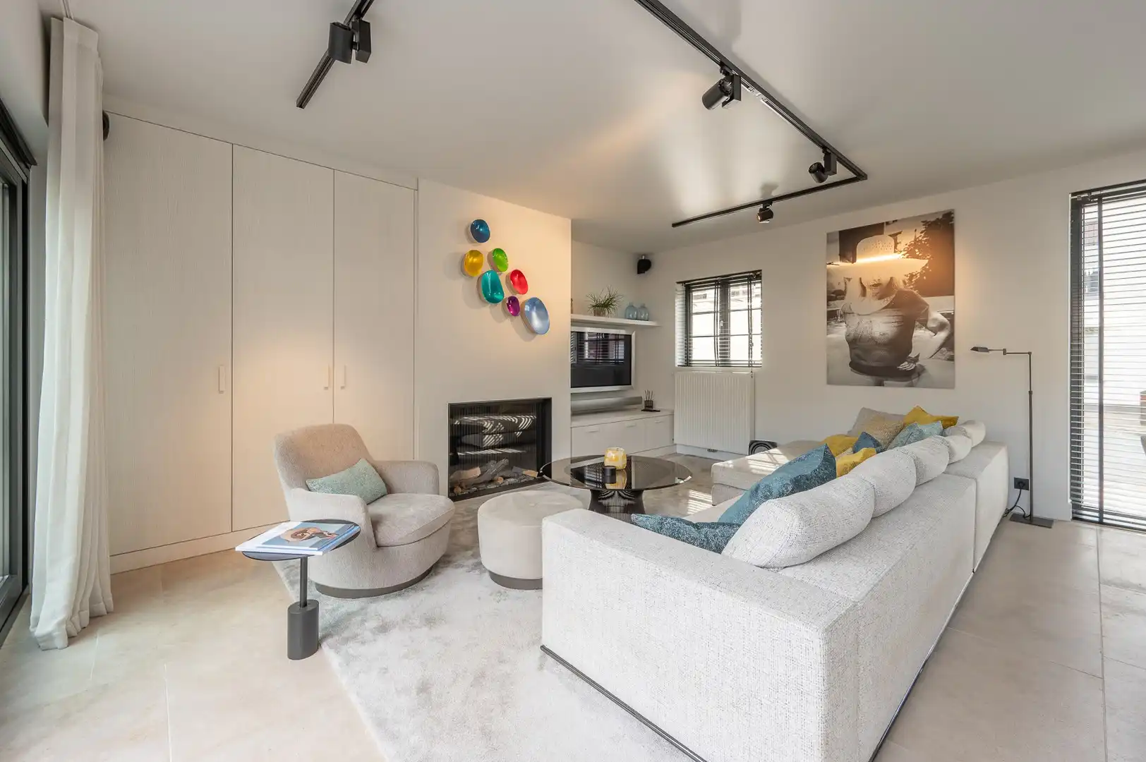 Ruime, recente hoekwoning gelegen vlakbij de groentenmarkt en het Keuvelhoekplein. foto 5