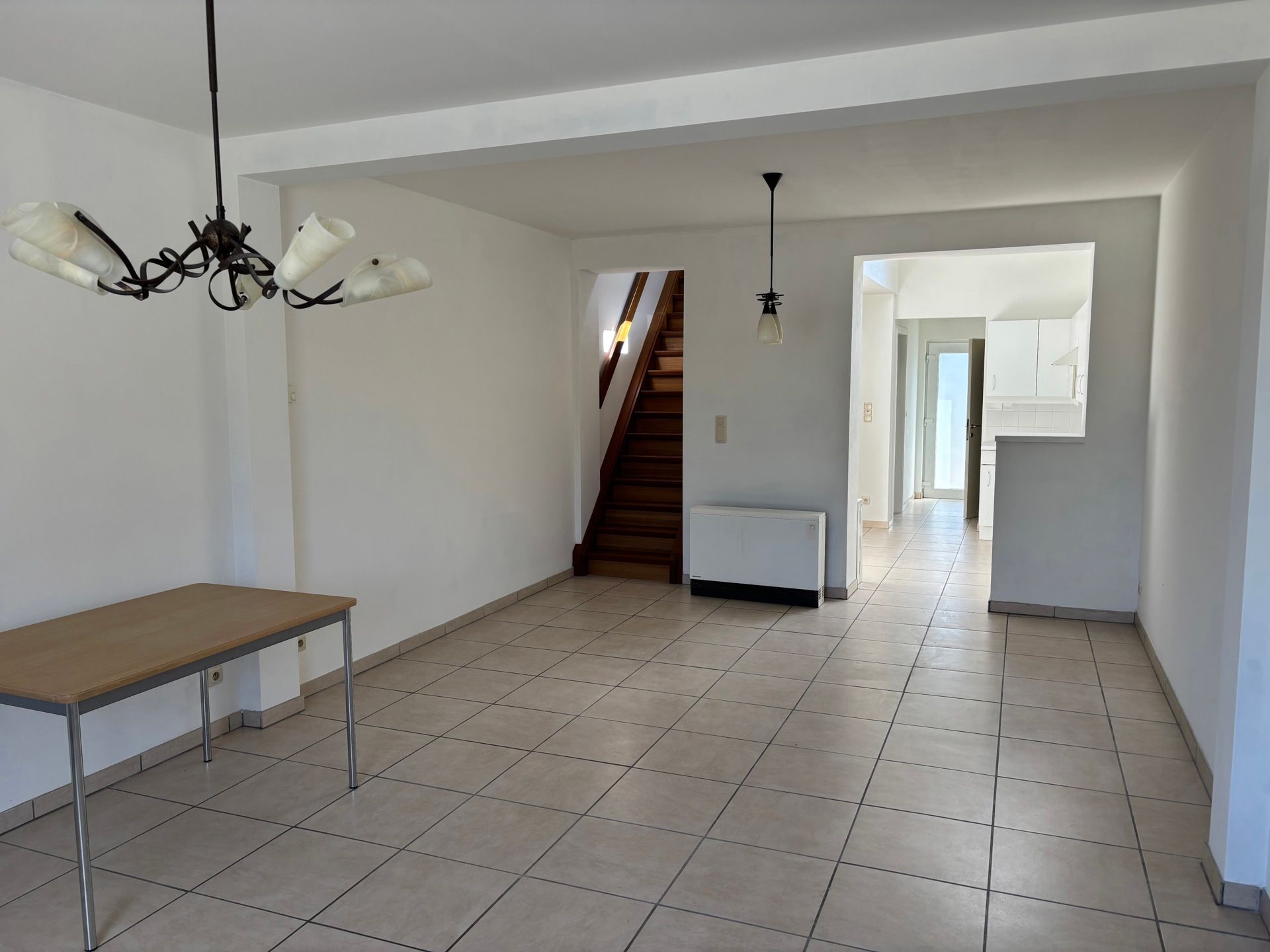 BURST - Gerenoveerde rijwoning met tuin foto 3