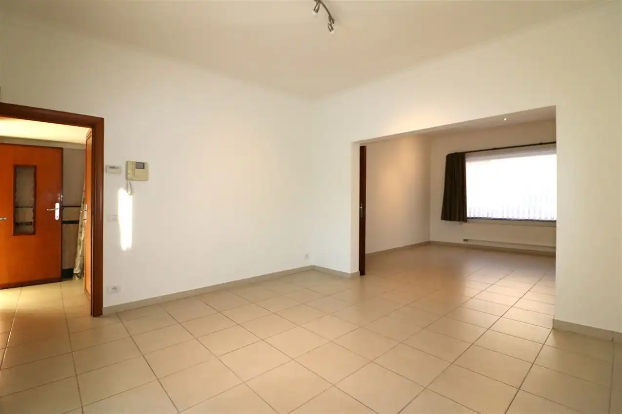 Ruime woning met drie slaapkamers en gezellige koer foto 6