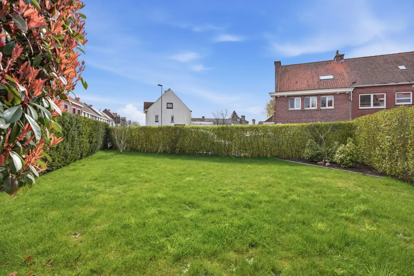 Grote halfopen woning met mogelijks 4 kamers, garage, zonnepanelen en tuin foto 4