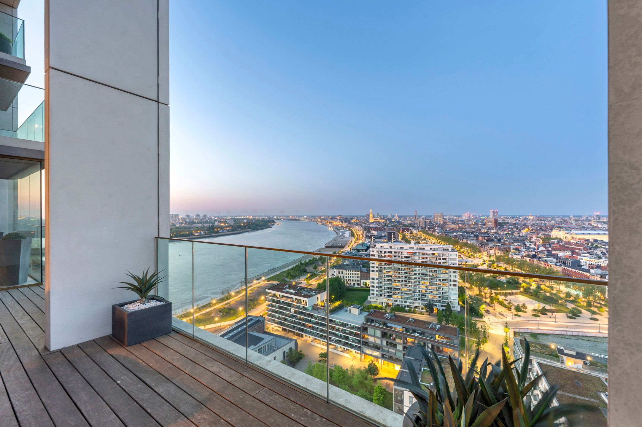 Exclusief appartement (ca.210m²) met riante terassen (ca.140m²) én zicht op de Schelde en de Stad!  foto 18