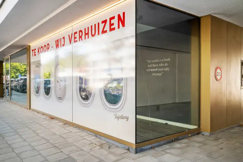 Roeselare. Instapklare recente handels- en praktijkruimte met uitstekende visibiliteit gelegen aan de Koning Albert I-laan foto 12