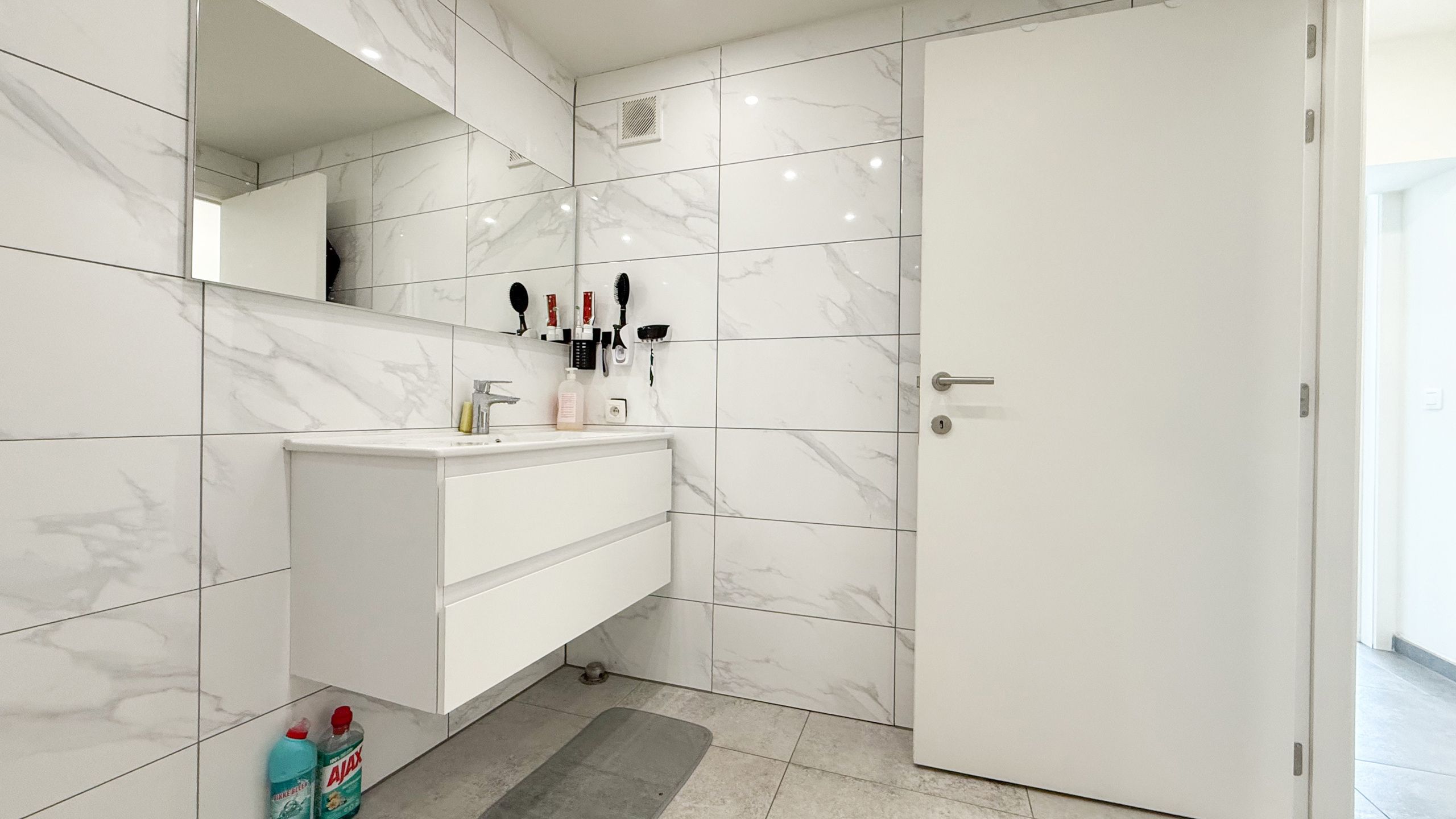 Ruim appartement met 2 slpks en dakterras in centrum Zolder! foto 13
