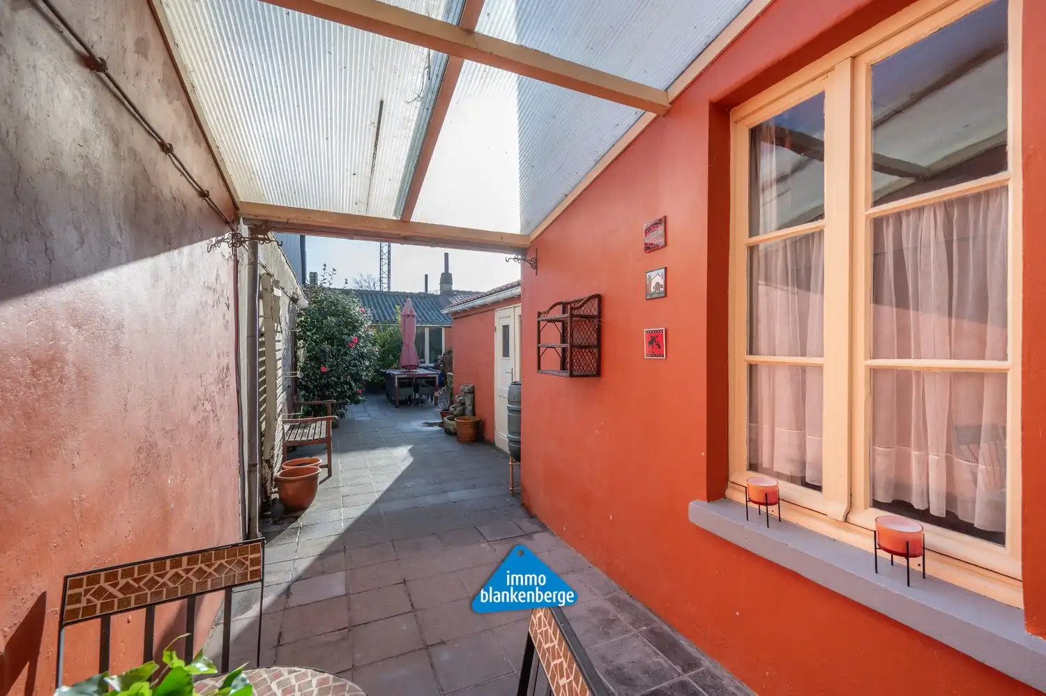 Grote gezinswoning met tuin en 7 slaapkamers nabij centrum en zee foto 2