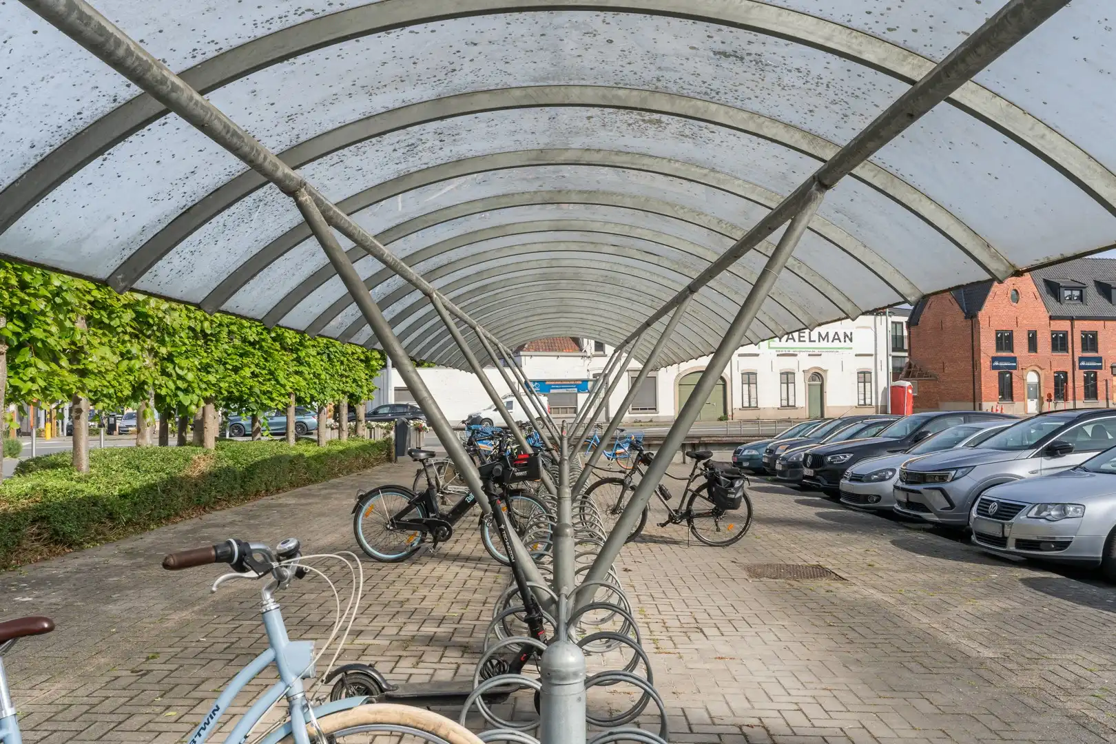 Instapklaar appartement met garagebox aan de markt van Olsene foto 17