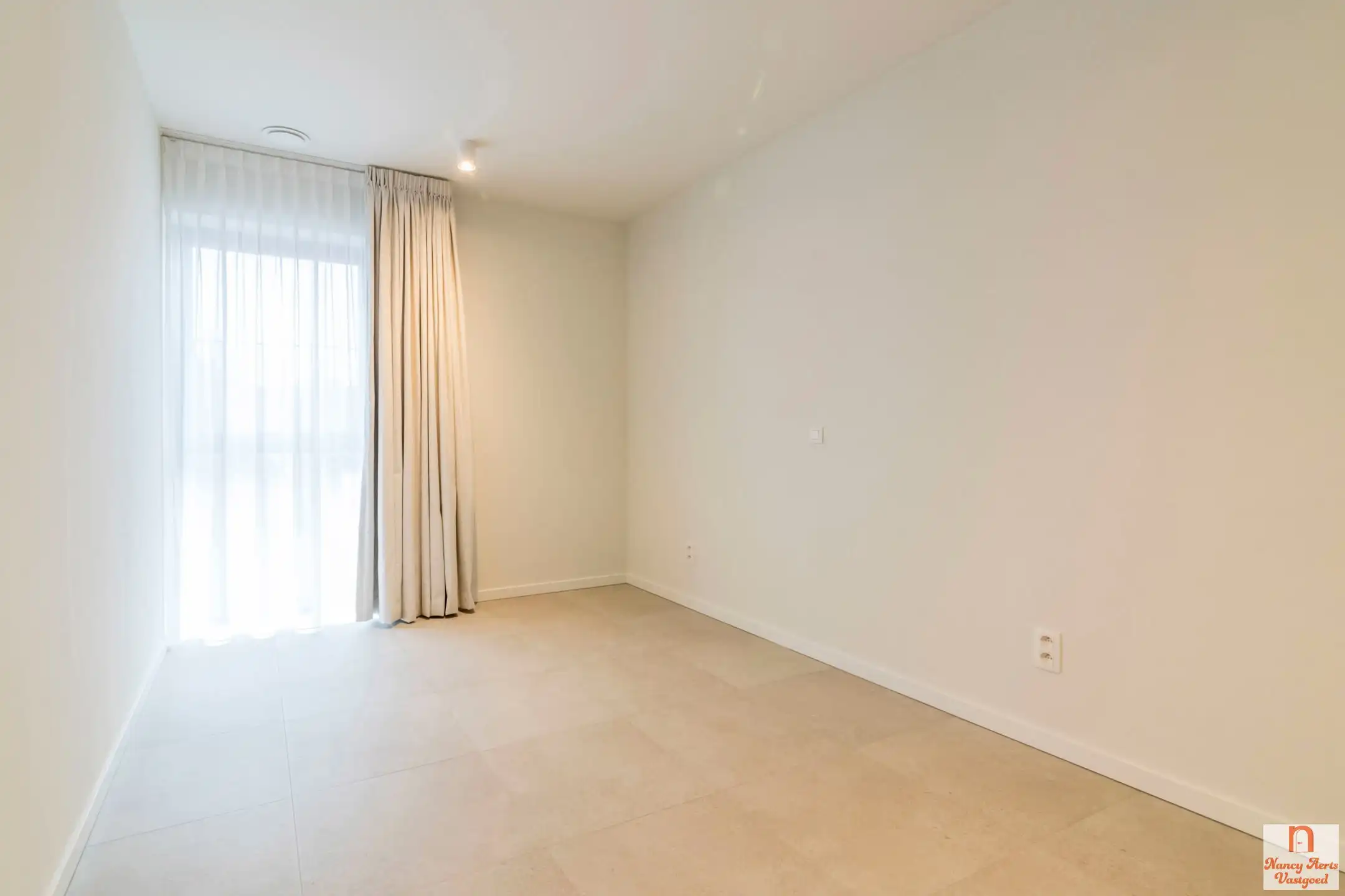 Instapklaar appartement met tuin en carport op toplocatie foto 14