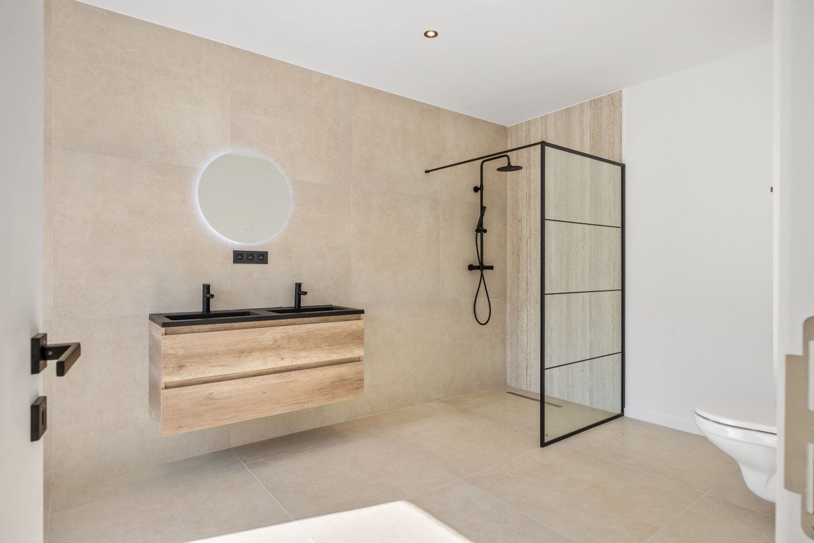 Luxueus, gerenoveerde woning met EPC: A-label te Sint-Niklaas! foto 9