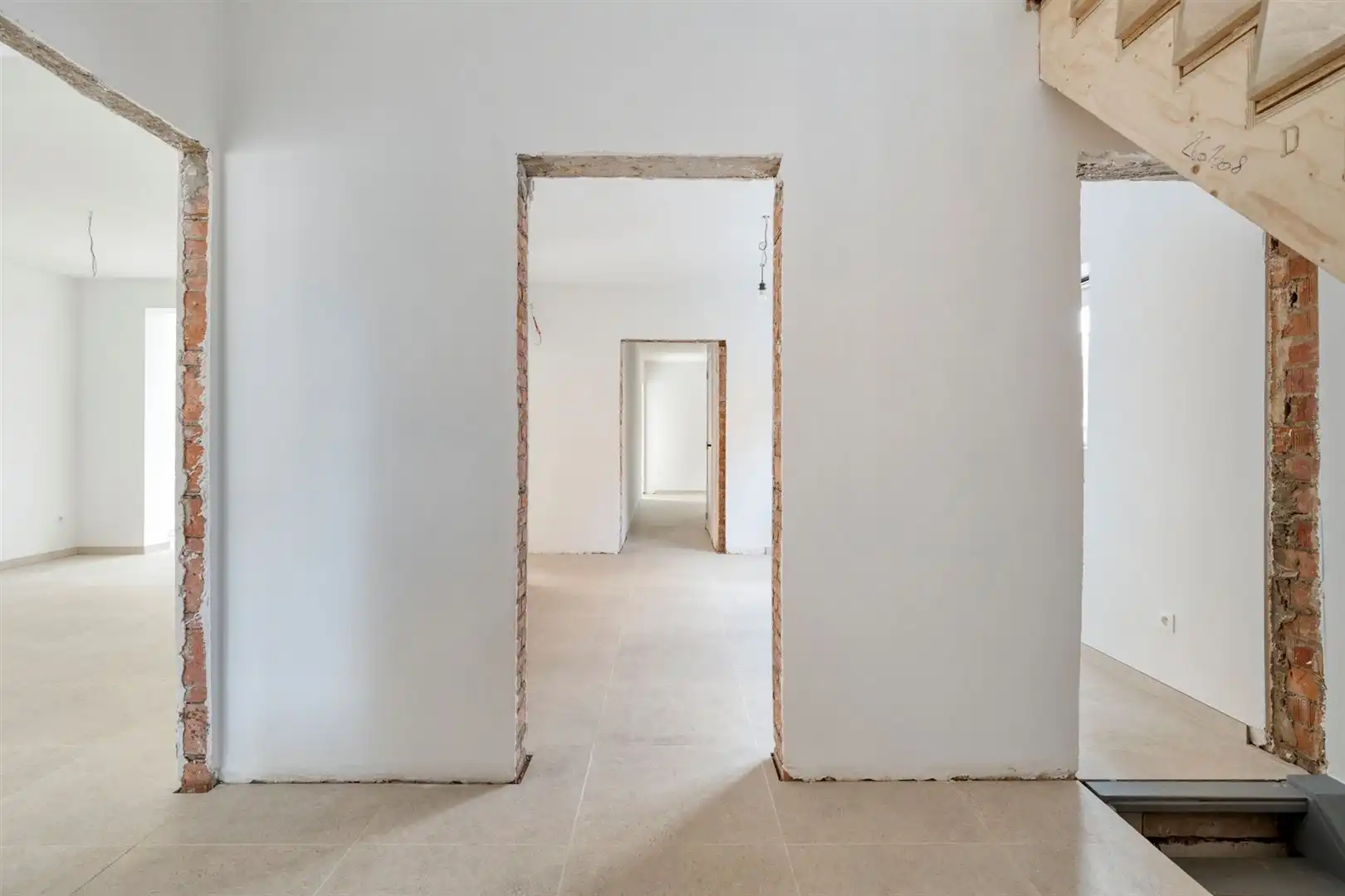 TE KOOP: Volledig gerenoveerde en instapklare woning met 3 slaapkamers te Koersel! foto 4