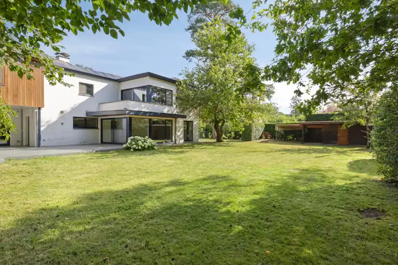 Villa met bewoonbare oppervlakte van 350m2 prachtig en rustig gelegen op perceel van 18a14 nabij het centrum van Bonheiden. foto 4
